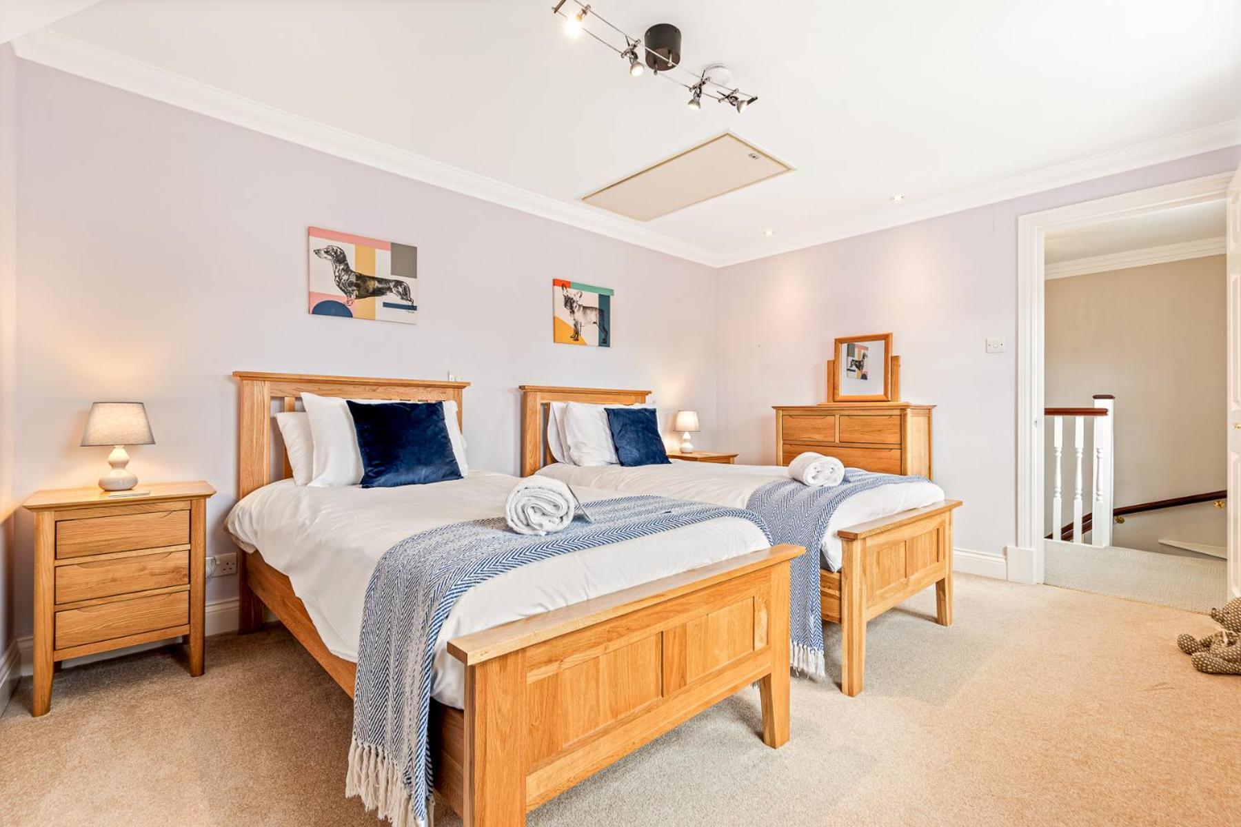 Olive Tale Villa Henley-on-Thames ภายนอก รูปภาพ